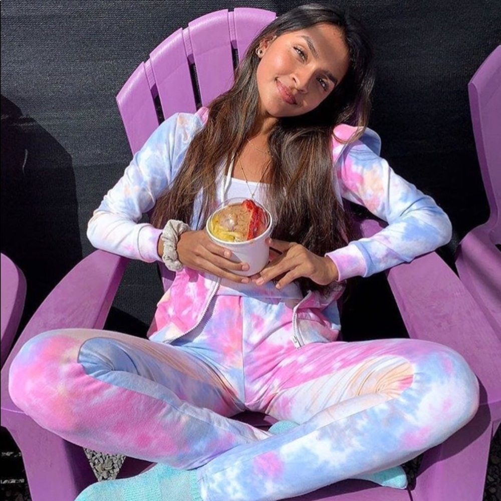 Tie Dye Groovy Kind of Love Tie Dye Leggings - Picture 2 of 8